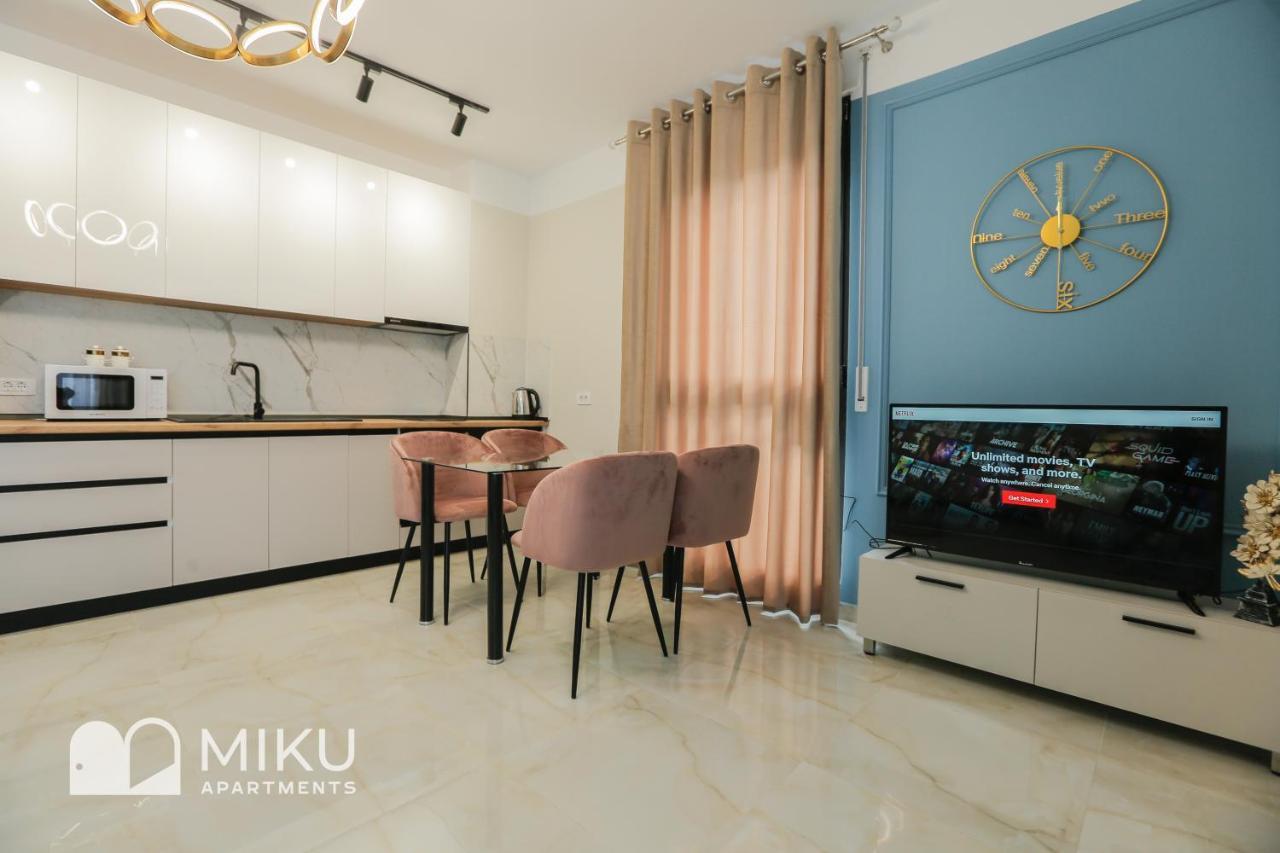 Miku Apartment - Glamorous 1Bedroom Apartment At Olympic Residence ティラナ エクステリア 写真