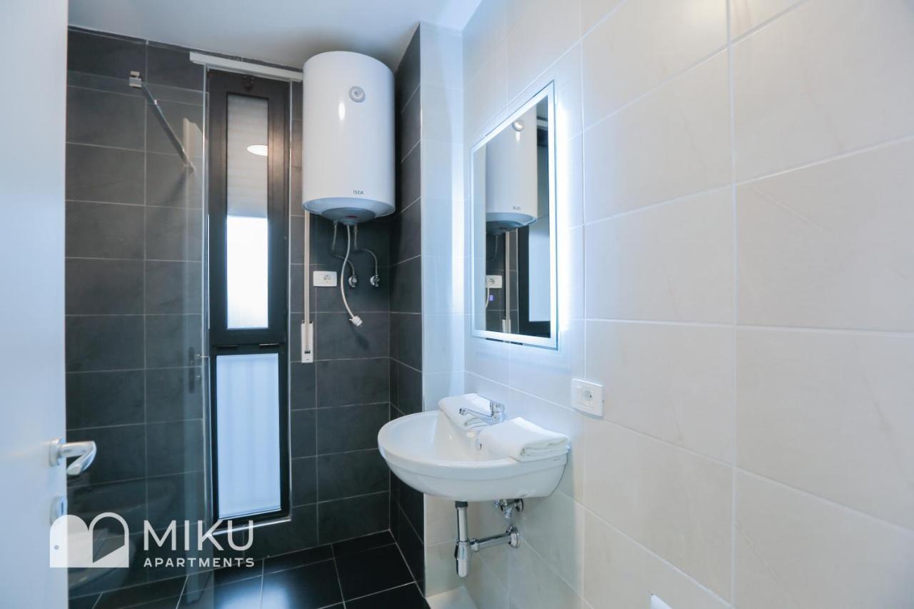 Miku Apartment - Glamorous 1Bedroom Apartment At Olympic Residence ティラナ エクステリア 写真
