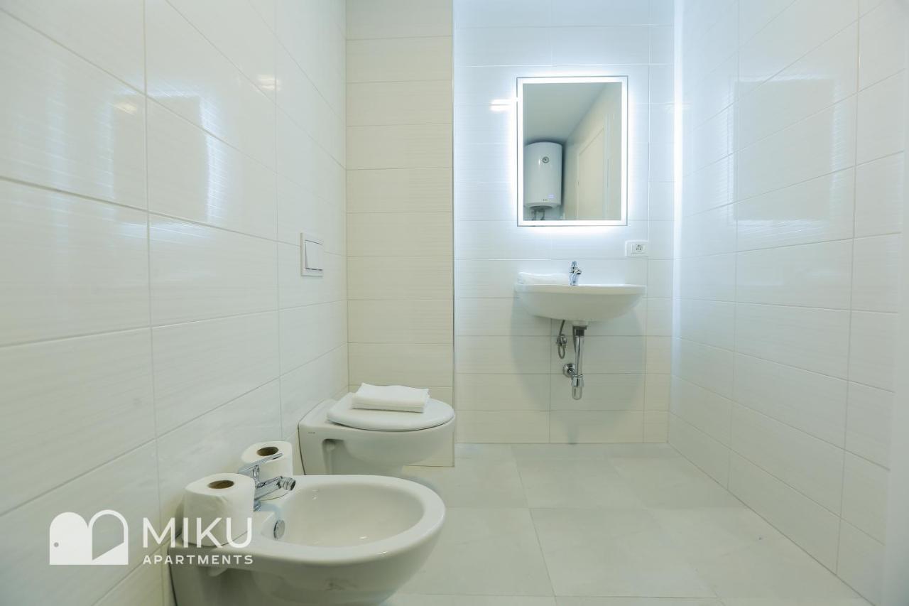 Miku Apartment - Glamorous 1Bedroom Apartment At Olympic Residence ティラナ エクステリア 写真