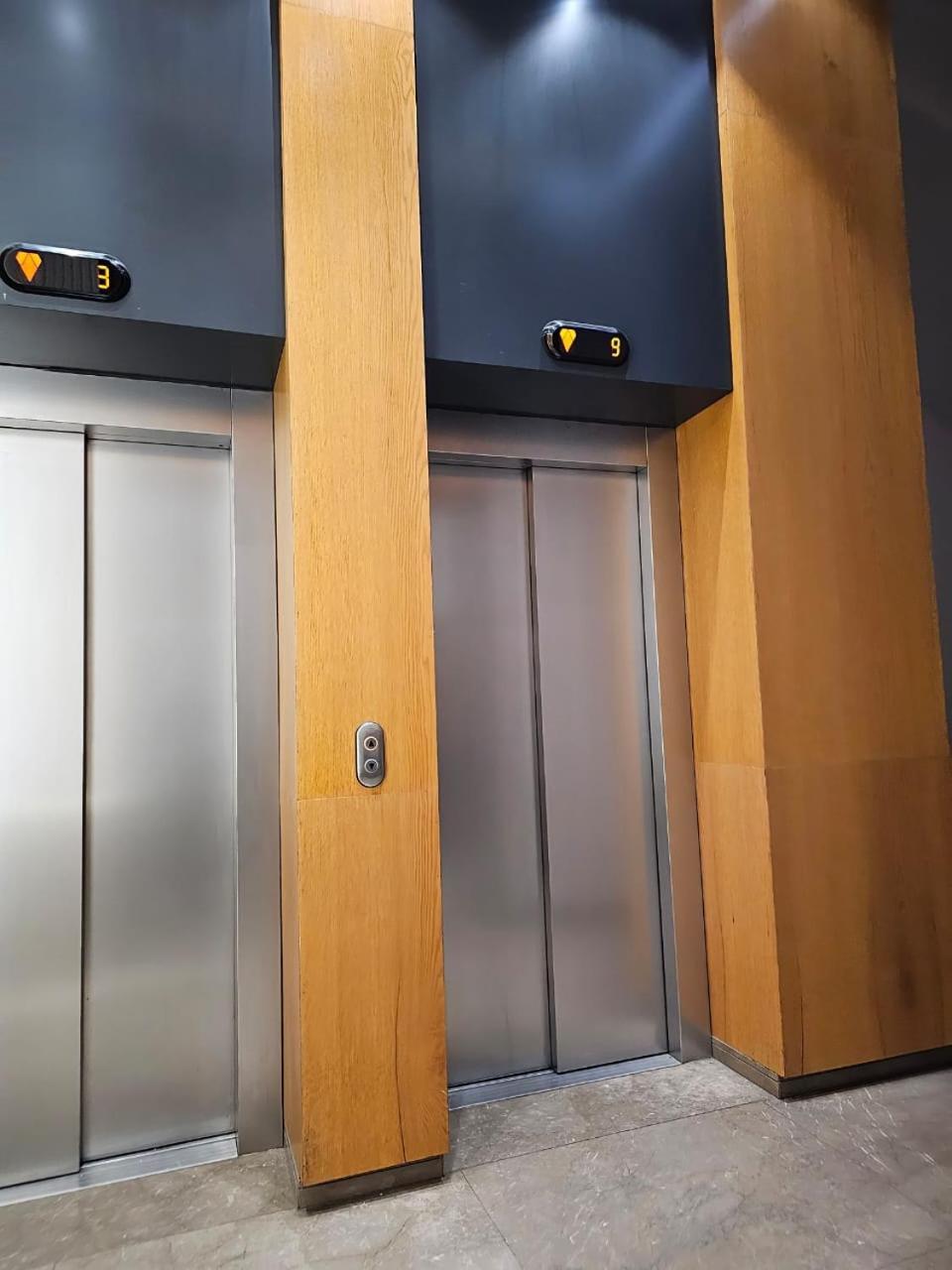 Miku Apartment - Glamorous 1Bedroom Apartment At Olympic Residence ティラナ エクステリア 写真