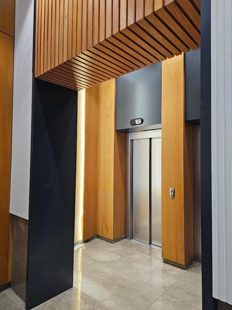 Miku Apartment - Glamorous 1Bedroom Apartment At Olympic Residence ティラナ エクステリア 写真
